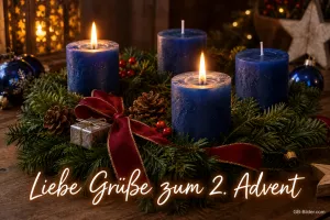 Vier blaue Kerzen im Tannenkranz, zwei davon brennen, Text: Liebe Grüße zum 2. Advent