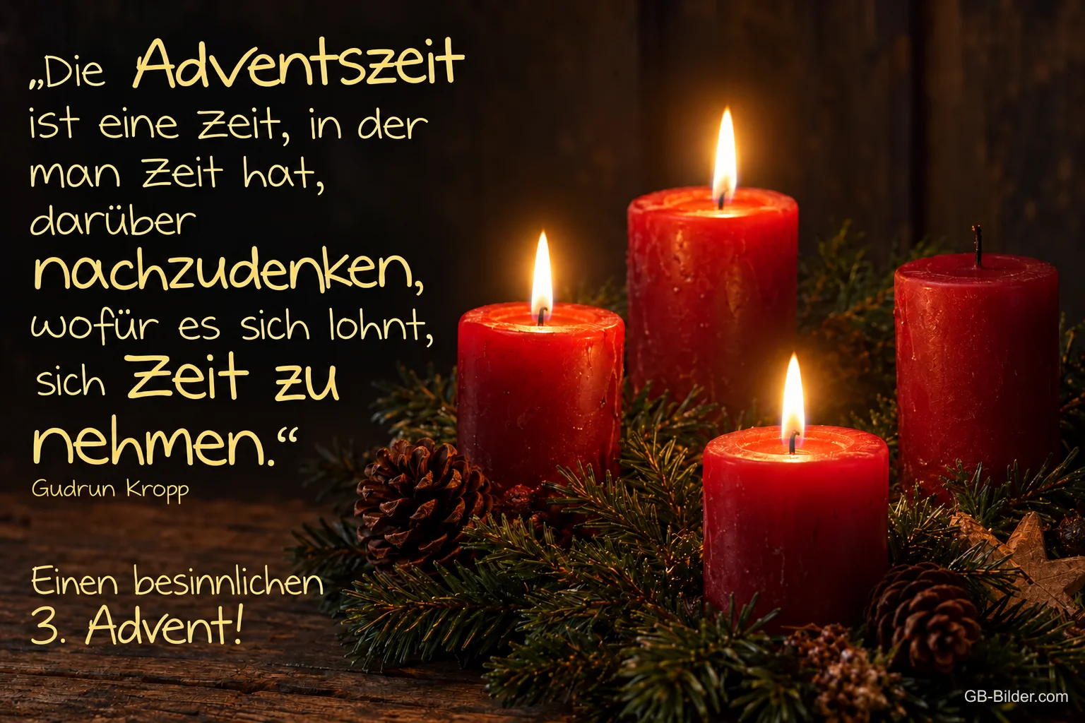 Vier rote Kerzen mit Tannengrün, drei davon brennen, Text: „Die Adventszeit ist eine Zeit, in der man Zeit hat, darüber nachzudenken, wofür es sich lohnt, sich Zeit zu nehmen.“ Einen besinnlichen 3. Advent! – Gudrun Kropp