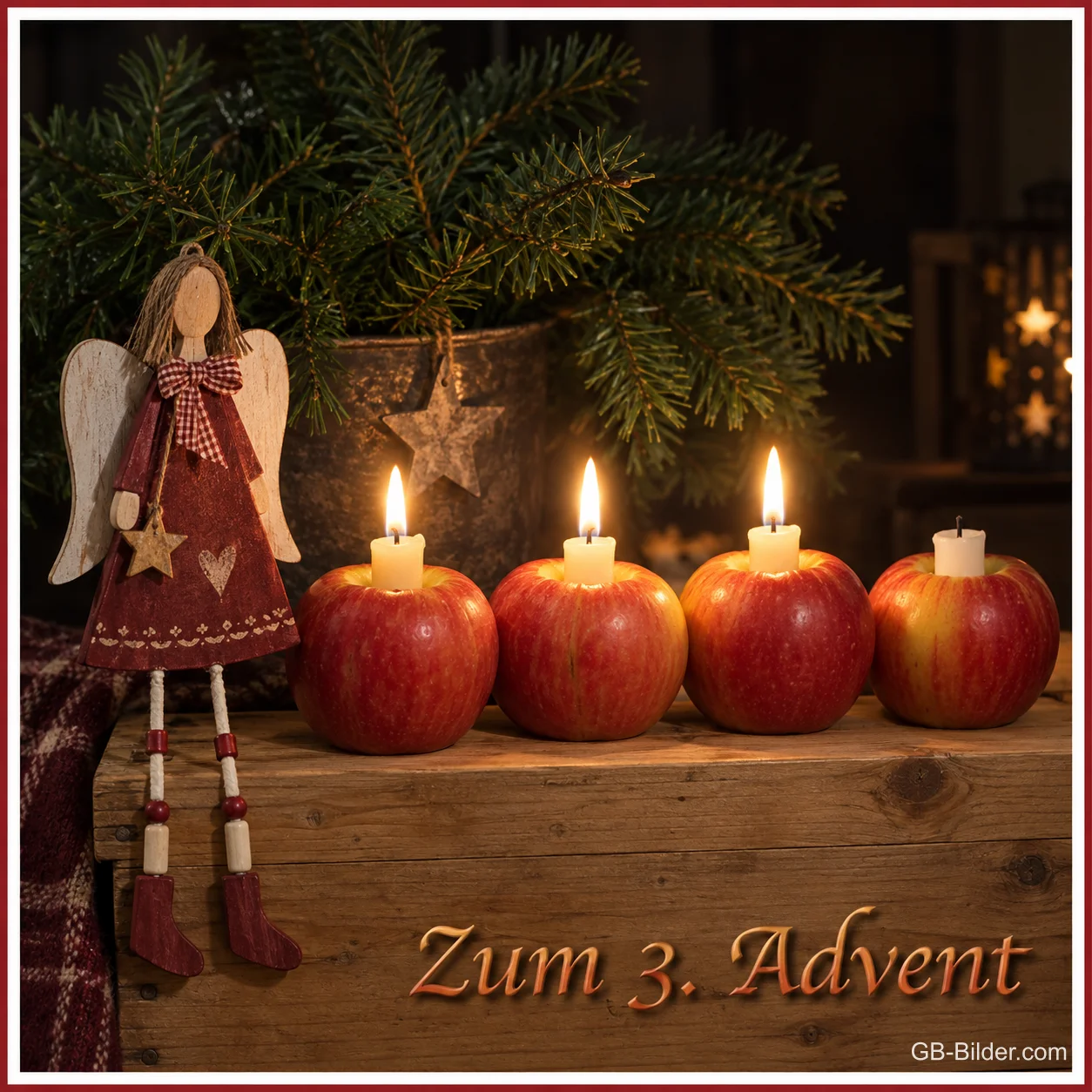Holzengel neben vier Apfelkerzen, drei davon brennen, Text: Zum 3. Advent Holzengel neben vier Apfelkerzen, drei davon brennen, Text: Zum 3. Advent