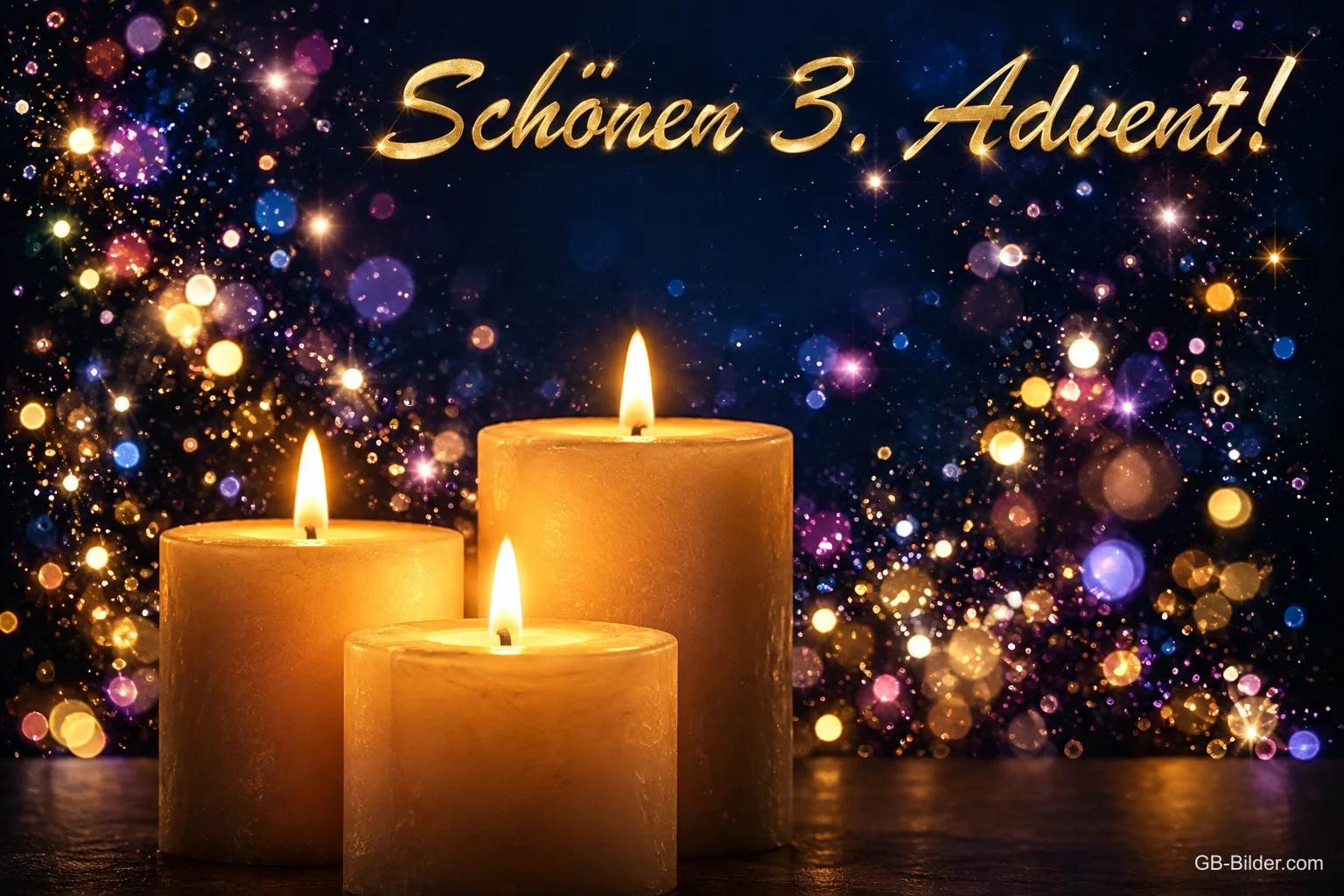 Drei brennende Kerzen vor funkelndem Lichterhintergrund, Text: Schönen 3. Advent!