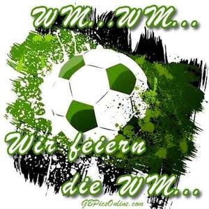 Fußball vor grünem Hintergrund zum Feiern der WM.