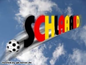 Ein Fußball fliegt durch den Himmel und bildet eine bewegte Schrift mit dem Wort 'SCHLAAD'.