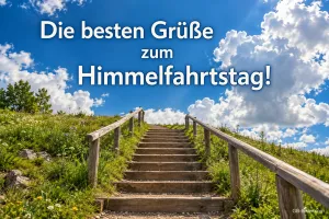 Holztreppe führt einen grünen Hügel hinauf zum Himmel, Text: Die besten Grüße – zum Himmelfahrtstag!