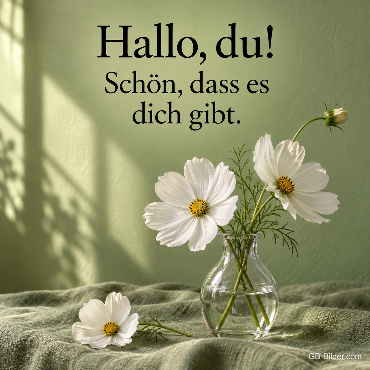 Weiße Schmuckkörbchen in Glasvase, Text: Hallo, du! Schön, dass es dich gibt.