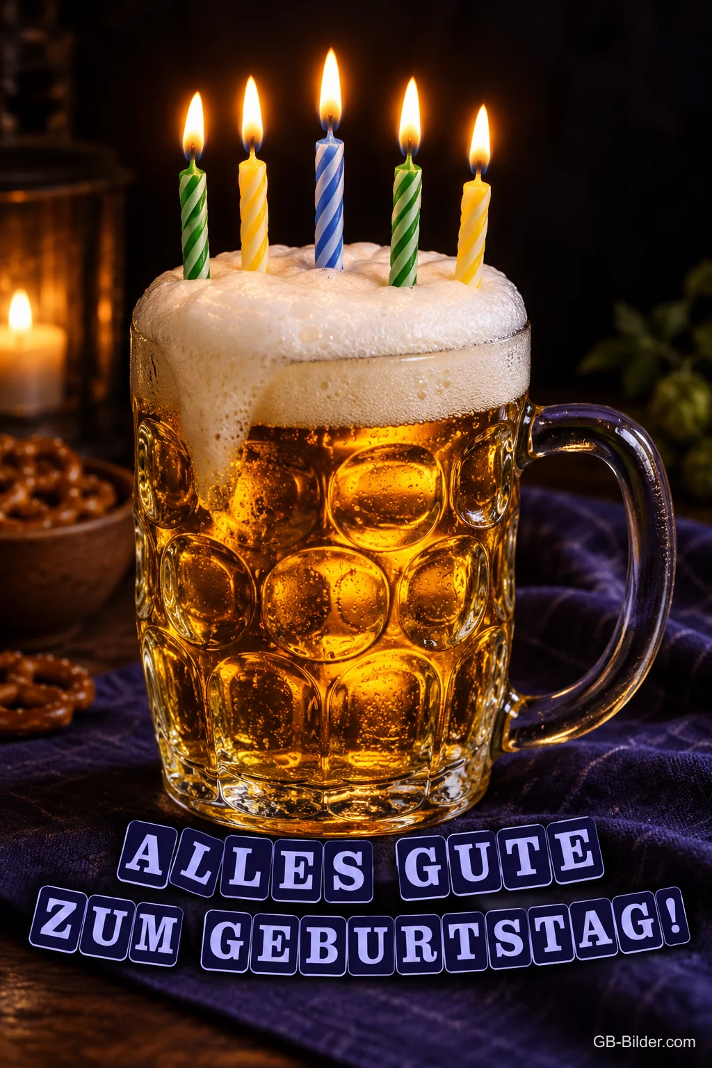 Bierkrug mit Geburtstagskerzen, Text: Alles Gute zum Geburtstag
