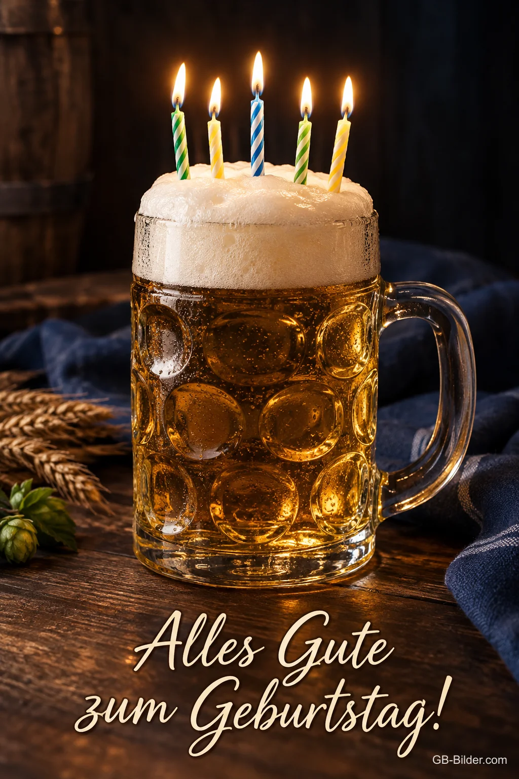 Bierkrug mit Geburtstagskerzen, Text: Alles Gute zum Geburtstag