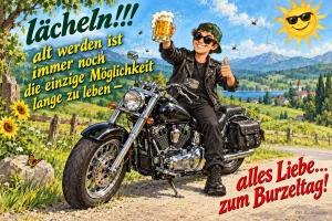 Lachender Motorradfahrer hebt einen Bierkrug auf einer Landstraße, Text: lächeln!!! alt werden ist immer noch die einzige Möglichkeit lange zu leben – alles Liebe… zum Burzeltag!