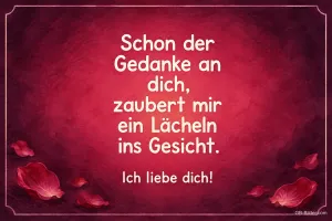 Rosenblätter auf Dunkelrot, Text: Schon der Gedanke an dich, zaubert mir ein Lächeln ins Gesicht
