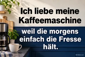 Kaffeemaschine mit Tasse in der Küche, lustiger Spruch über die Kaffeemaschine am Morgen