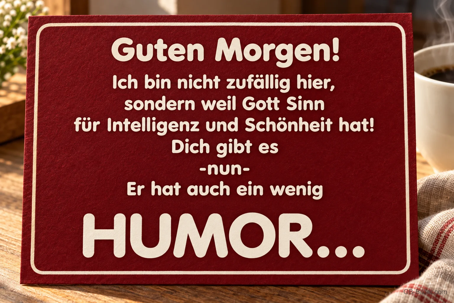 Rotes Schild neben Kaffeetasse, lustiger Spruch: Ich bin nicht zufällig hier. Guten Morgen!