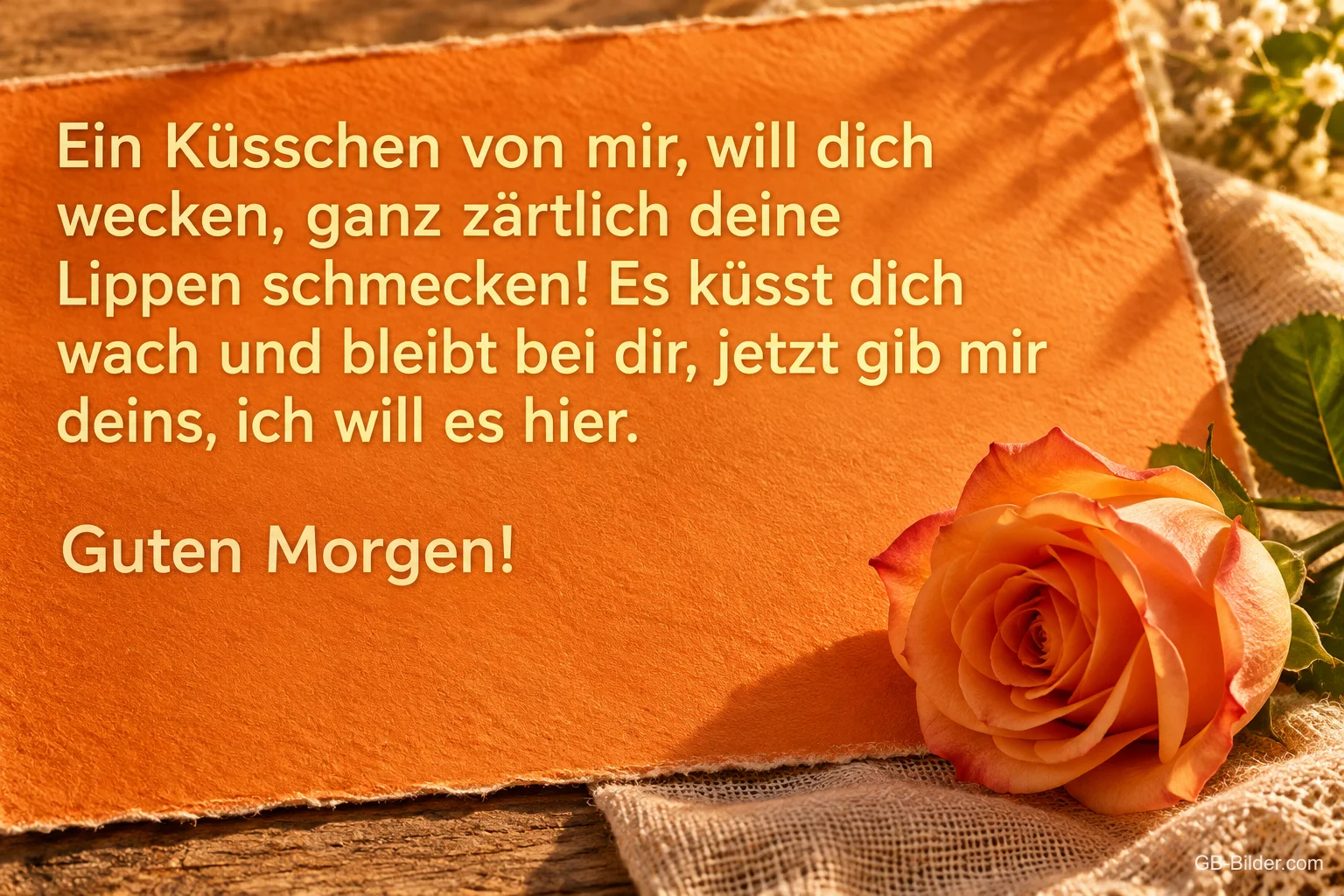 Orange Rose neben einer Karte, Gedicht: Ein Küsschen von mir, will dich wecken. Guten Morgen!