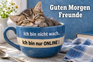 Kätzchen schläft in einer großen blauen Tasse, Text: Guten Morgen Freunde – Ich bin nicht wach.. Ich bin nur ONLINE!