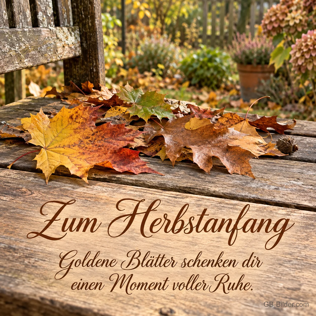 Herbstblätter auf einer Gartenbank, Text: Zum Herbstanfang Herbstblätter auf einer Gartenbank, Text: Zum Herbstanfang