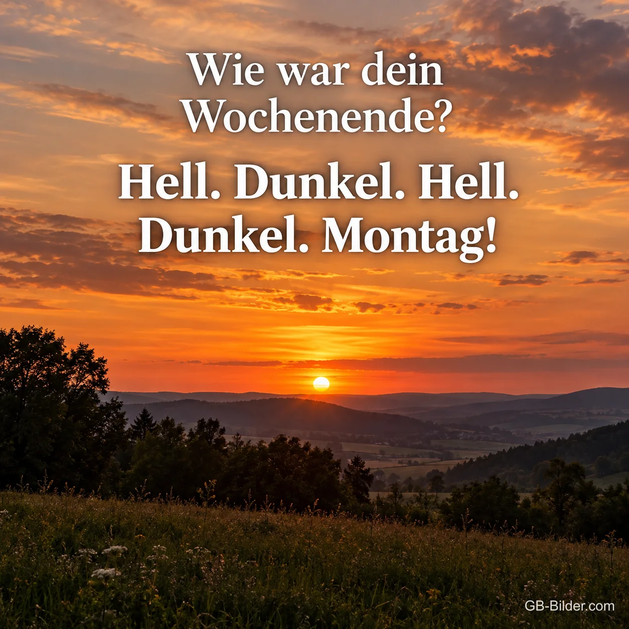 Sonnenuntergang über einer Hügellandschaft, Text: Wie war dein Wochenende? – Hell. Dunkel. Hell. Dunkel. Montag!
