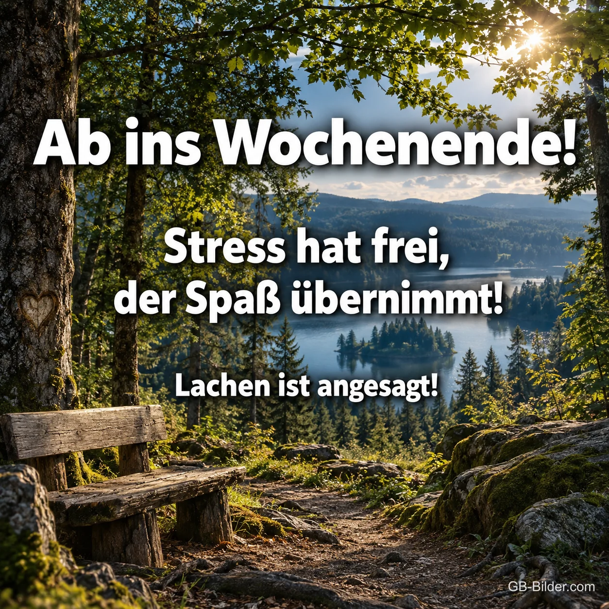 Holzbank an einem Waldweg mit Blick auf einen See, Text: Ab ins Wochenende! – Stress hat frei, der Spaß übernimmt! Lachen ist angesagt! Holzbank an einem Waldweg mit Blick auf einen See, Text: Ab ins Wochenende! – Stress hat frei, der Spaß übernimmt! Lachen ist angesagt!