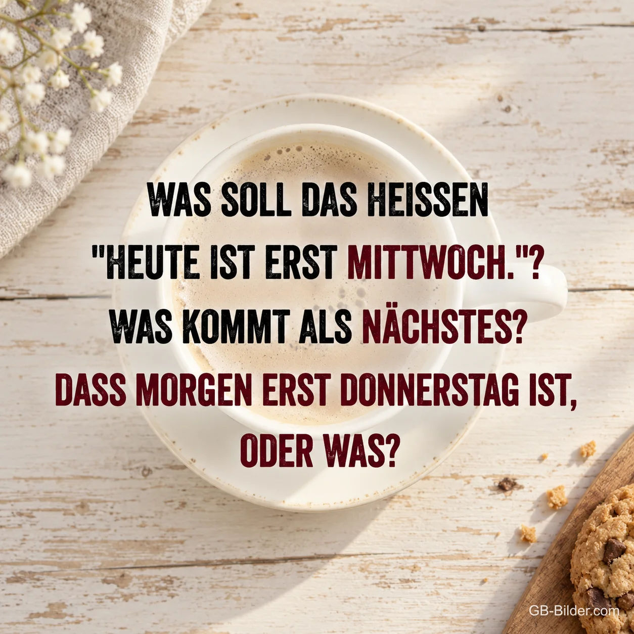 Milchkaffee auf Holztisch, lustiger Spruch: Was soll das heißen, heute ist erst Mittwoch? Milchkaffee auf Holztisch, lustiger Spruch: Was soll das heißen, heute ist erst Mittwoch?