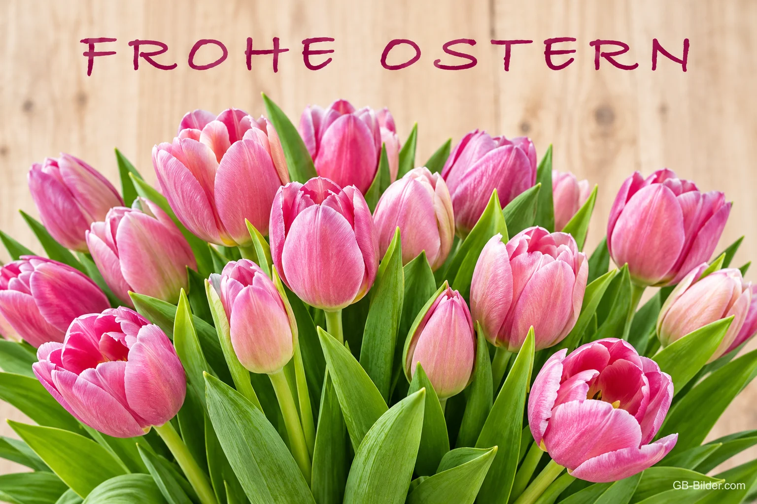 Rosa Tulpenstrauß vor Holzwand, Text: Frohe Ostern Rosa Tulpenstrauß vor Holzwand, Text: Frohe Ostern