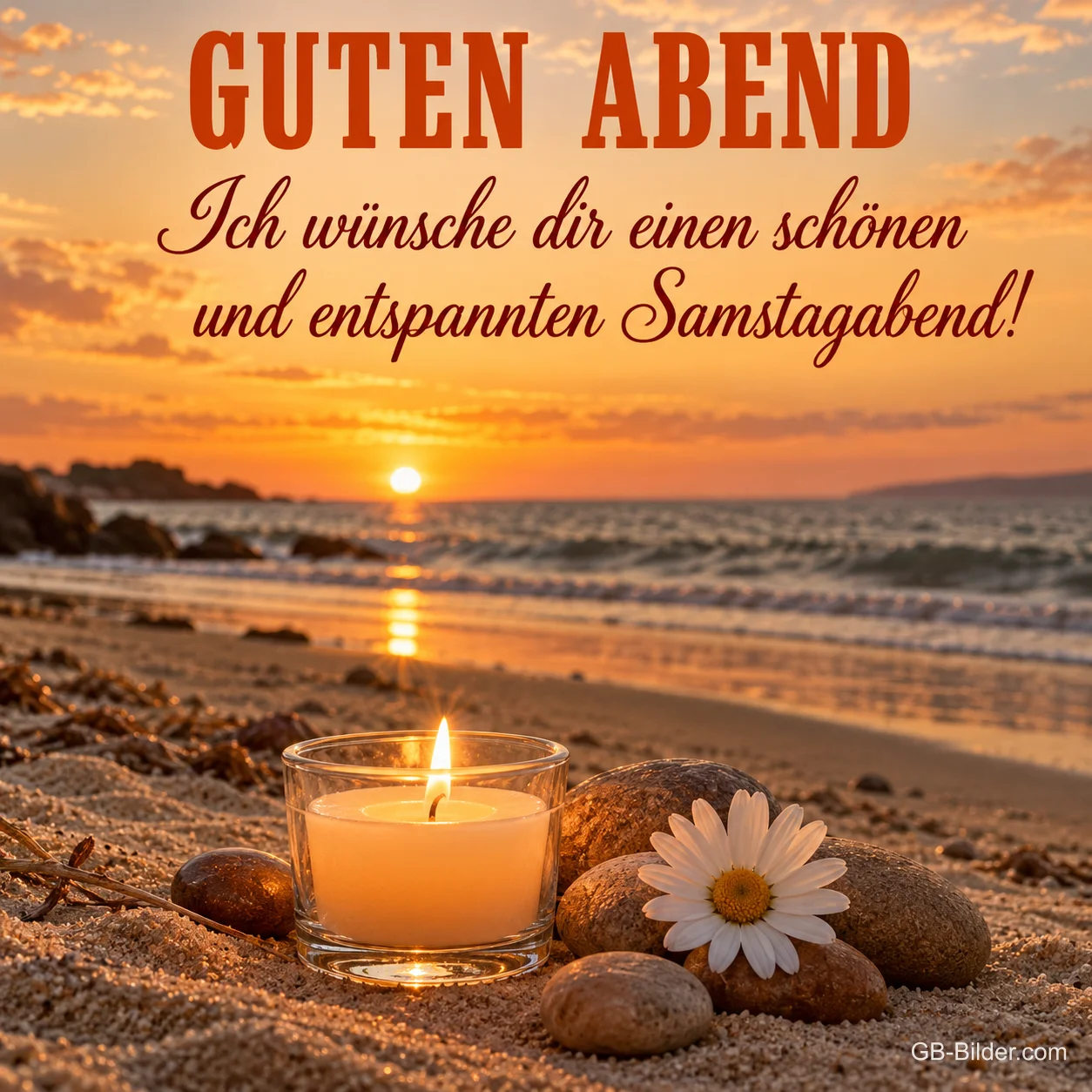 Kerze, Steine und Margerite am Strand bei Sonnenuntergang, Text: GUTEN ABEND – Ich wünsche dir einen schönen und entspannten Samstagabend!
