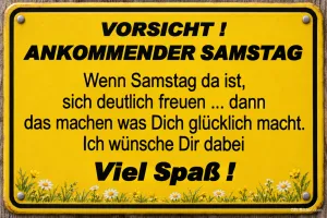 Gelbes Warnschild, Text: Vorsicht! Ankommender Samstag. Viel Spaß!