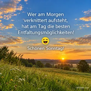 Sonnenaufgang über einer hügeligen Wiesenlandschaft, Text: Wer am Morgen verknittert aufsteht, hat am Tag die besten Entfaltungsmöglichkeiten! Schönen Sonntag!