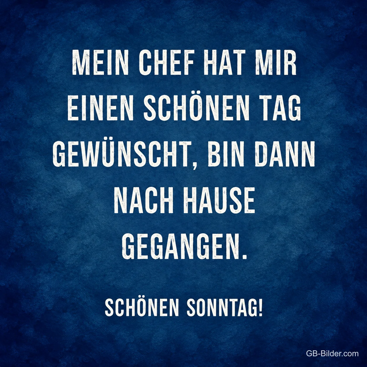 Weiße Schrift auf Blau, lustiger Spruch: Mein Chef hat mir einen schönen Tag gewünscht. Schönen Sonntag!