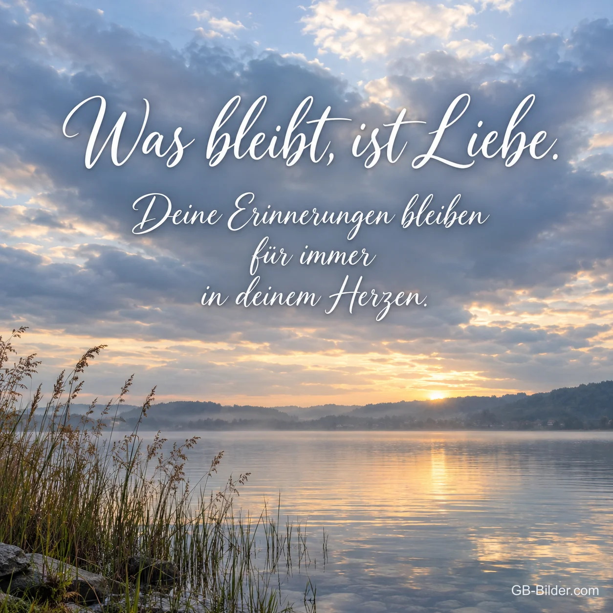 Sonnenaufgang über einem See, Text: Was bleibt, ist Liebe Sonnenaufgang über einem See, Text: Was bleibt, ist Liebe