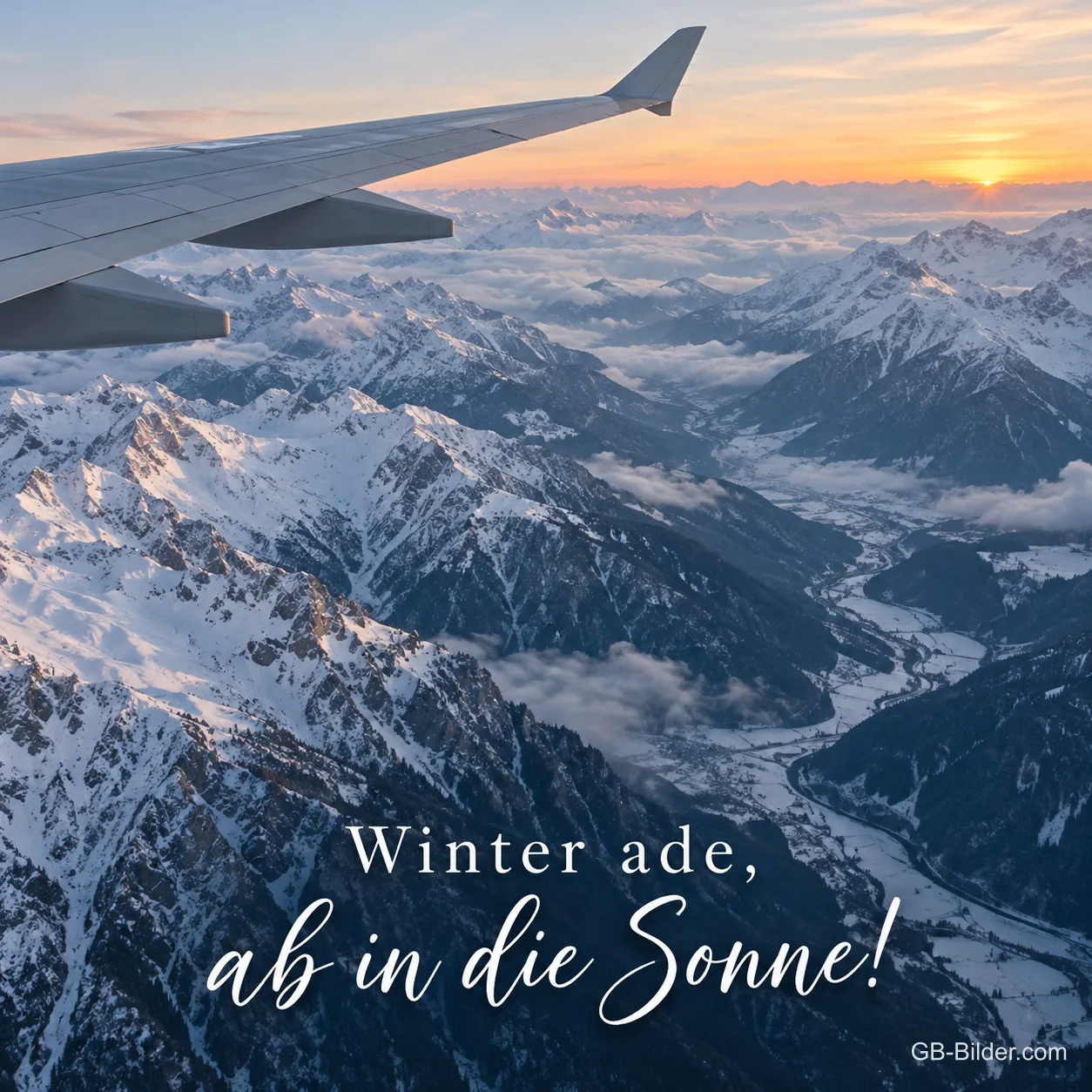 Flugzeugflügel über verschneiten Bergen, Text: Winter ade, ab in die Sonne! Flugzeugflügel über verschneiten Bergen, Text: Winter ade, ab in die Sonne!