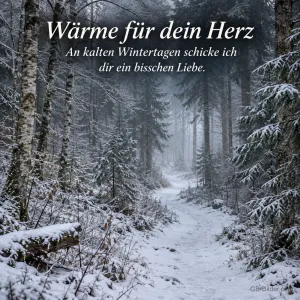 Verschneiter Waldweg im Nebel, Text: Wärme für dein Herz – An kalten Wintertagen schicke ich dir ein bisschen Liebe.