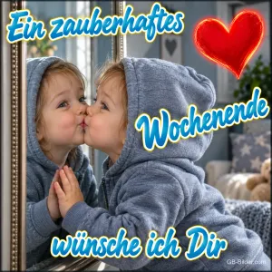 Kleines Kind im grauen Kapuzenpulli küsst sein Spiegelbild, rotes Herz, Text: Ein zauberhaftes Wochenende wünsche ich Dir