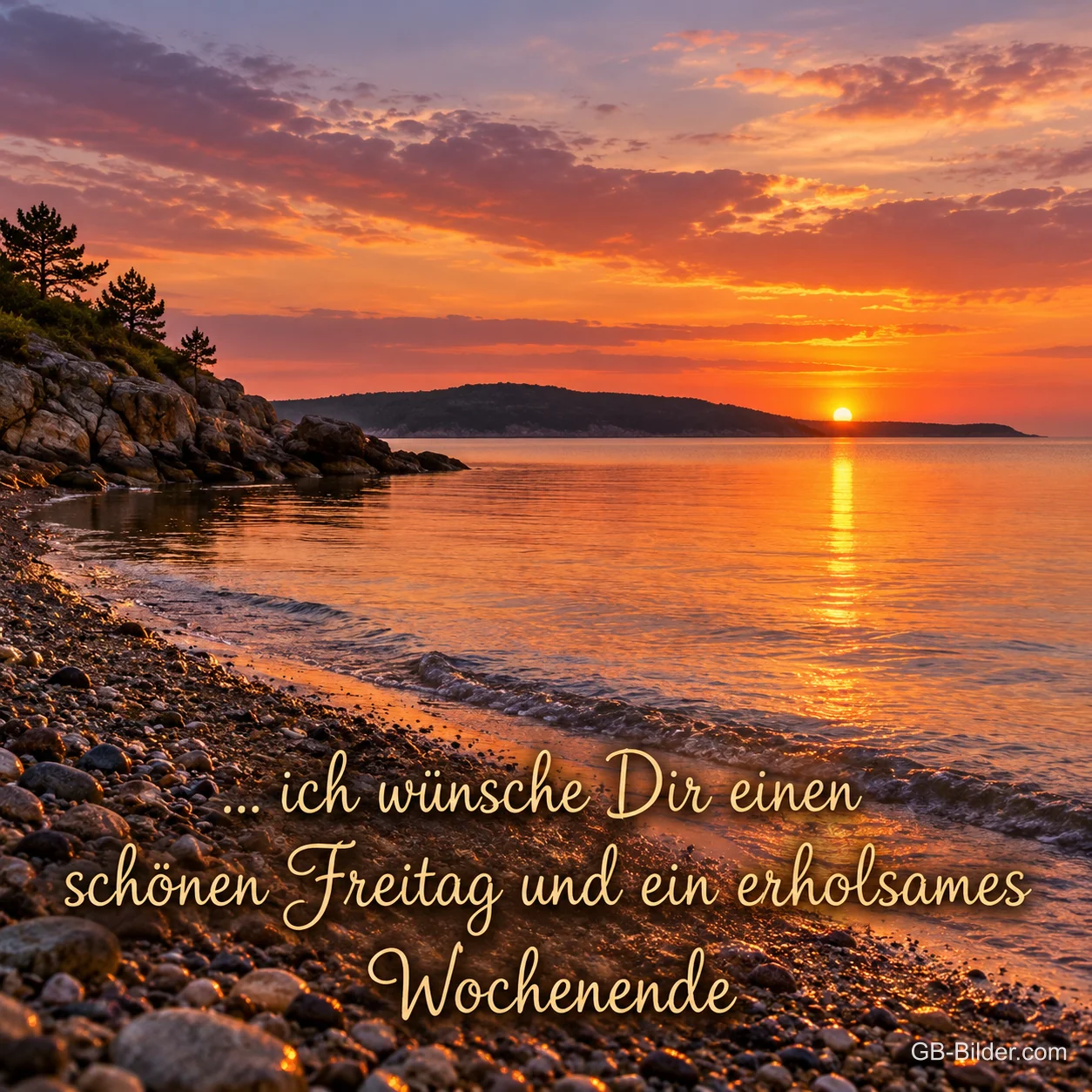 Sonnenuntergang über einer felsigen Meeresbucht, Text: … ich wünsche Dir einen schönen Freitag und ein erholsames Wochenende