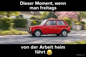 Roter Kleinwagen fährt schnell durch eine Wohnstraße, Text: Dieser Moment, wenn man freitags von der Arbeit heim fährt 😂