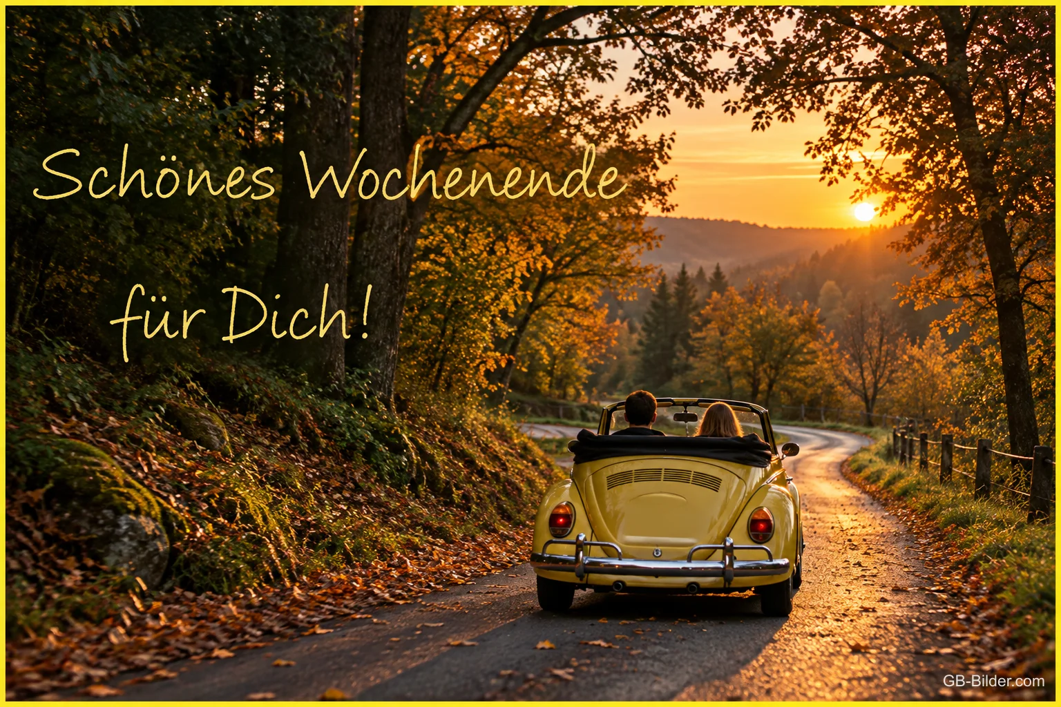 Gelbes Cabrio auf herbstlicher Landstraße, Text: Schönes Wochenende für Dich!