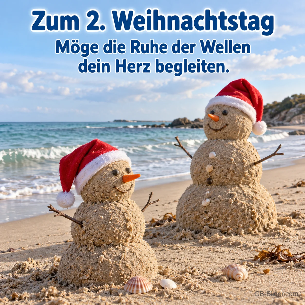 Zwei Sandmänner mit Weihnachtsmützen am Strand, Text: Zum 2. Weihnachtstag Zwei Sandmänner mit Weihnachtsmützen am Strand, Text: Zum 2. Weihnachtstag